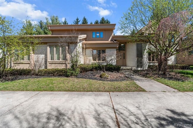Building Photo - 6739 Arlington Dr