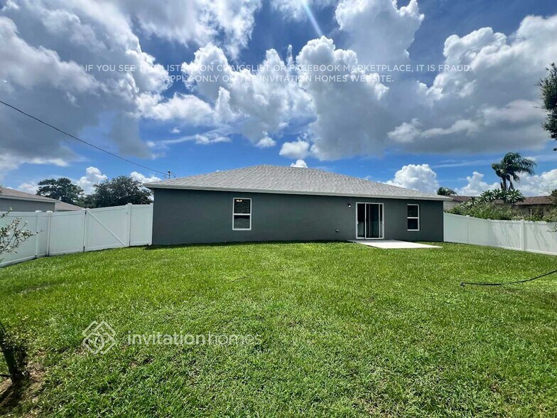 Building Photo - 161 SE Juper Ave