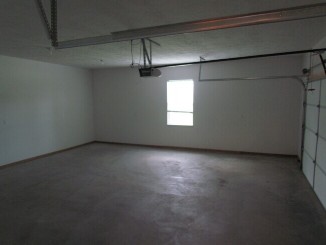 Building Photo - Available August 7th!! Laquey Schools!