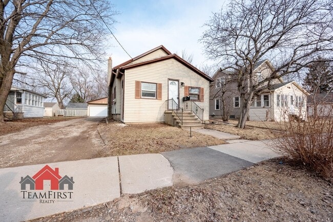 Building Photo - 505 Racine St