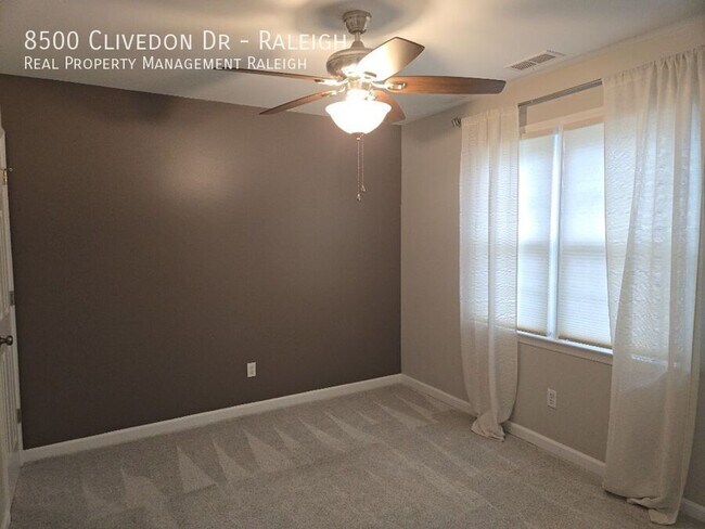 Building Photo - 8500 Clivedon Dr