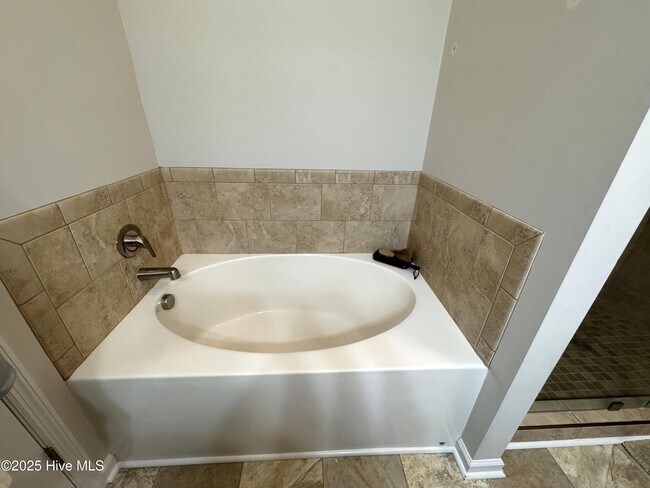 Building Photo - 301 Samuel Run Dr