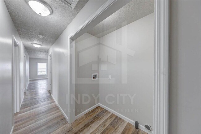 Building Photo - 3844 E 13th St
