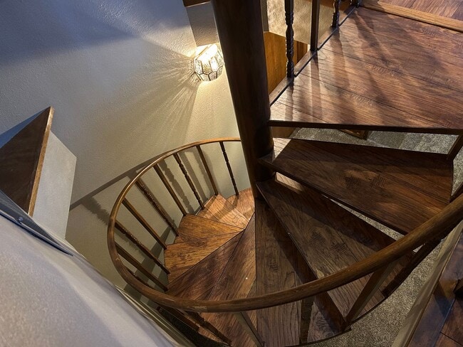 Building Photo - 6367 Woodman Dr