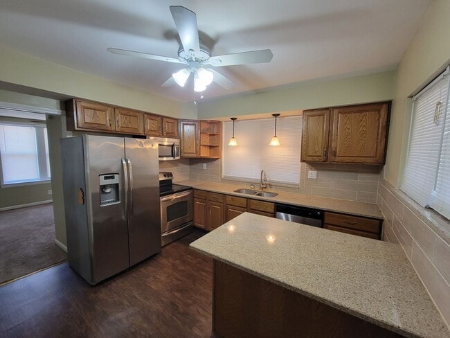 Building Photo - House for Rent in the Holly Hills Area
