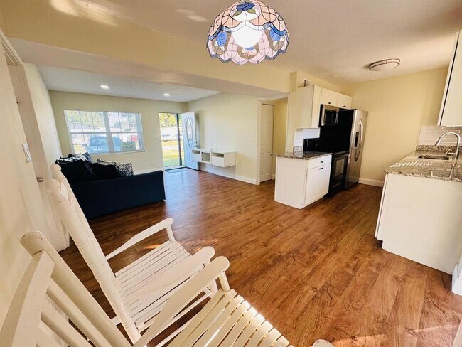 Building Photo - 7024 Moderna Way