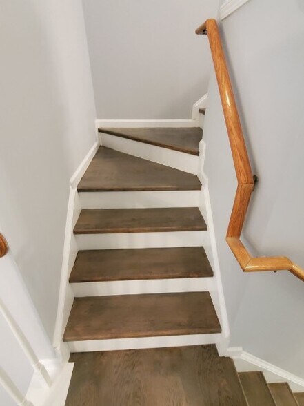 Stairway - 7802 Averette Field Dr