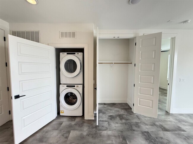 Building Photo - 2520 Washington Ave