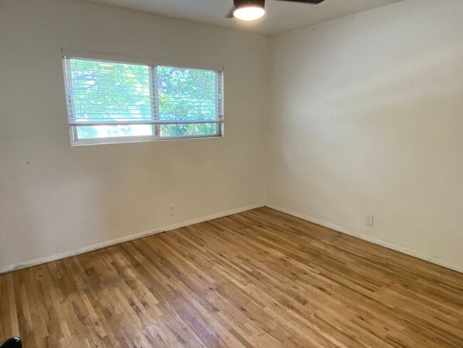 Building Photo - 1612 Princeton Dr SE