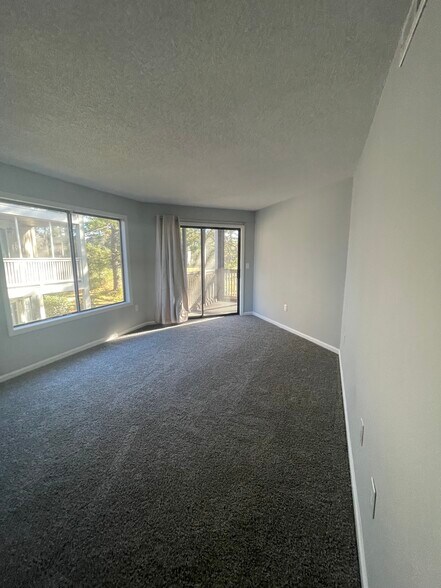 Building Photo - 4222 Pinehurst Cir