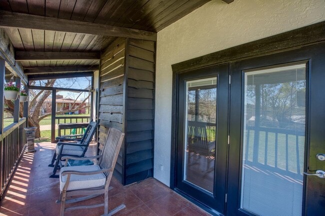 Building Photo - 758 Sandy Mountain Dr