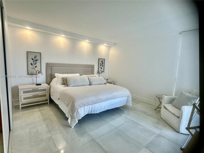 Building Photo - 100 Bayview Dr