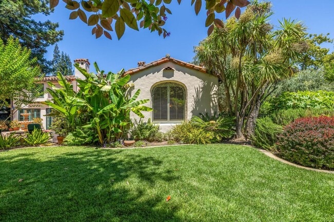 Building Photo - Mediterranean Beauty in Crescent Park – 5B...