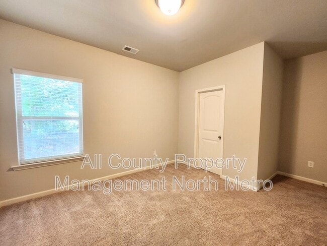 Building Photo - 123 Hickory Village Cir