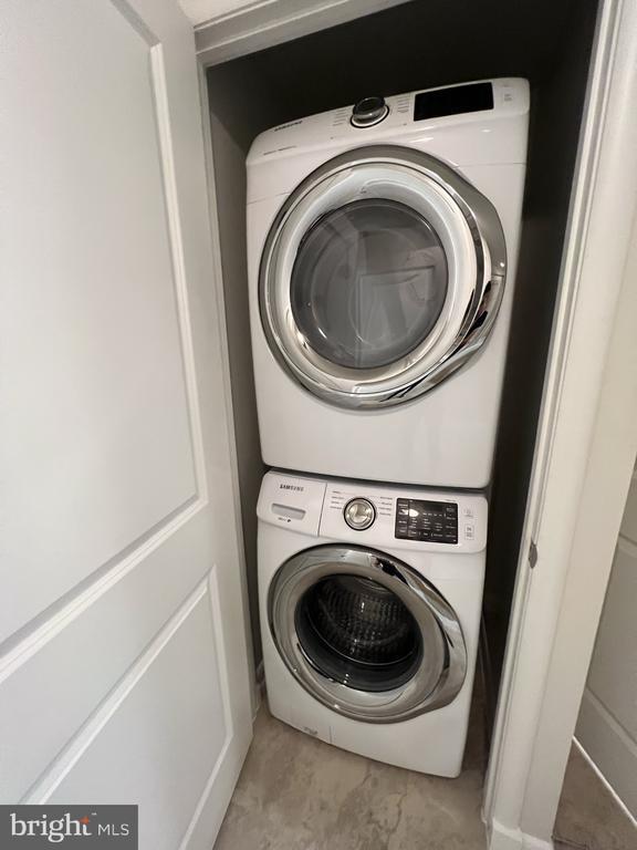 Building Photo - 1021 N Garfield St