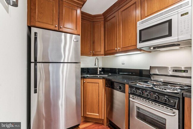 Building Photo - 1701 Locust St