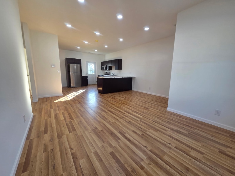 Building Photo - 203 N Elm St