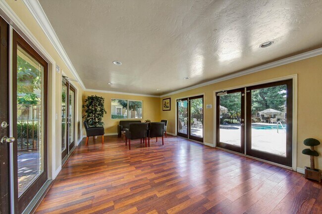 Building Photo - 792 Avocado Ave