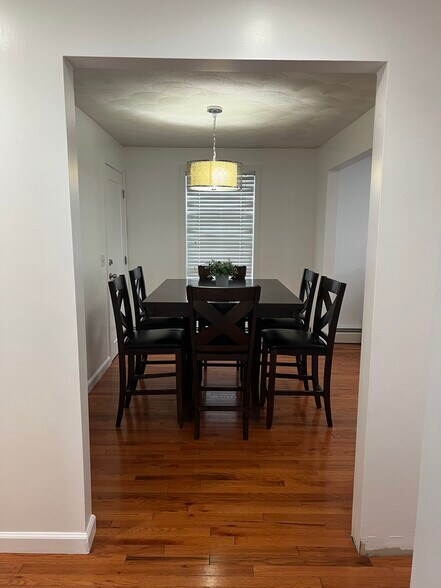 Building Photo - 64 Sterling St