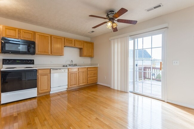 Building Photo - Spacious 3-Bedroom Townhome with Garage in a Prime Harrisonburg Location!