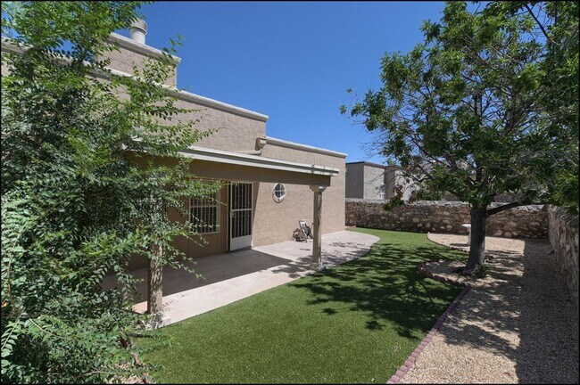Building Photo - 7580 Le Conte Dr