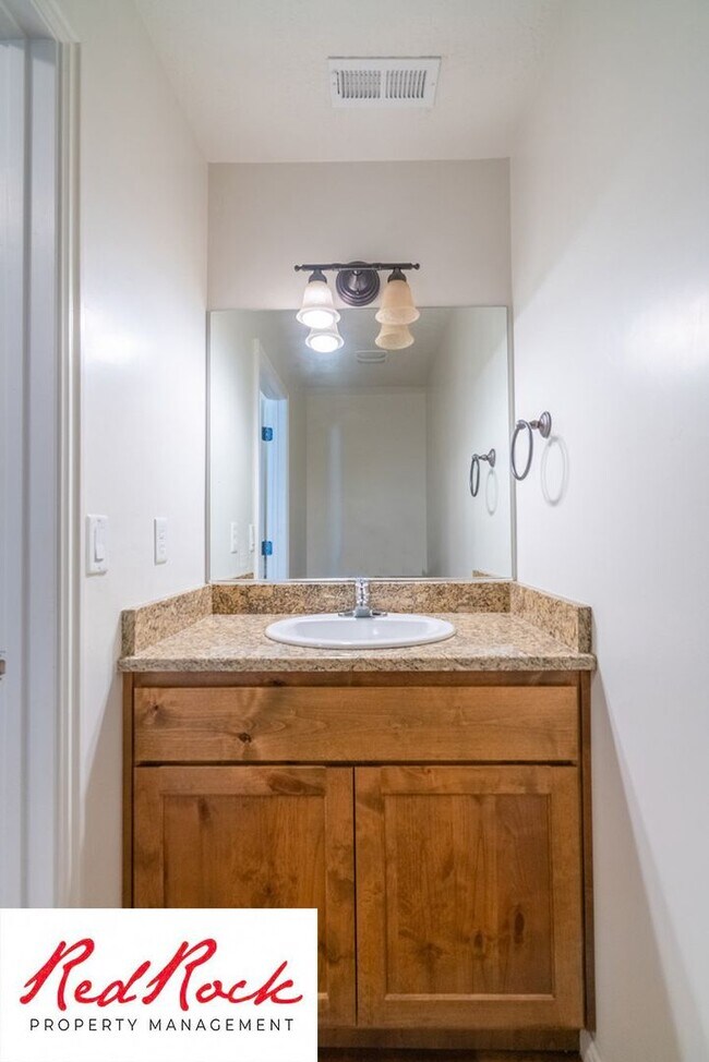 Building Photo - 2801 E 450 N