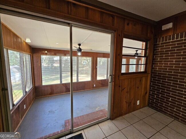 Building Photo - 2654 Plantation Dr