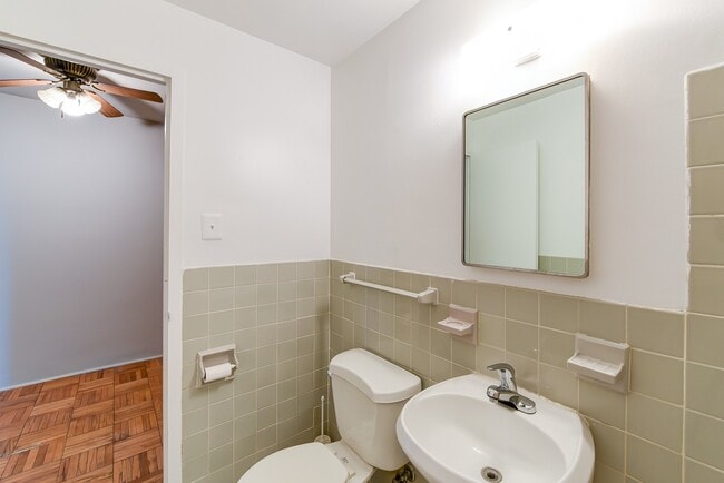 Building Photo - Spacious & Bright Junior 1 Bedroom at Rive...