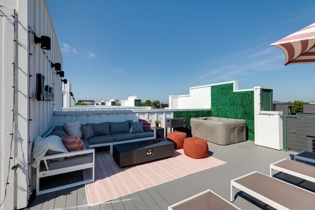 Building Photo - 1405 Napoleon St