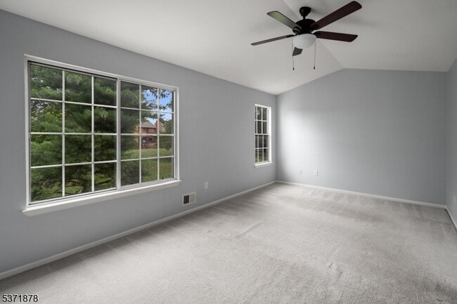 Building Photo - 73 Crickhollow Ct