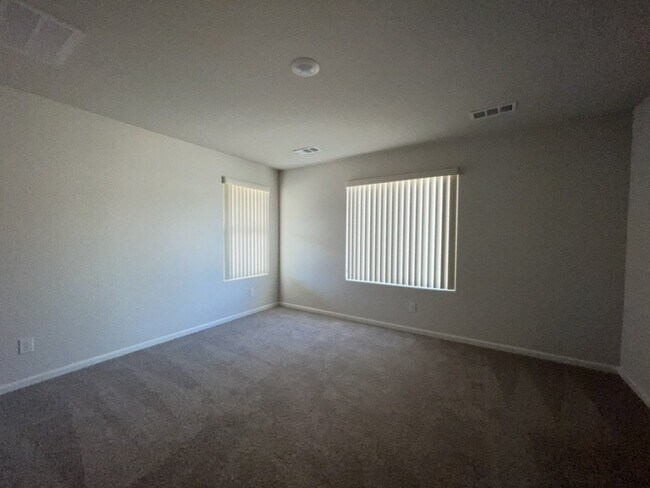 Building Photo - 4 bed 2 bath spacious home with garage BHCRENT.COM