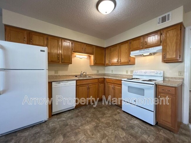 Building Photo - 1009 W 14-1