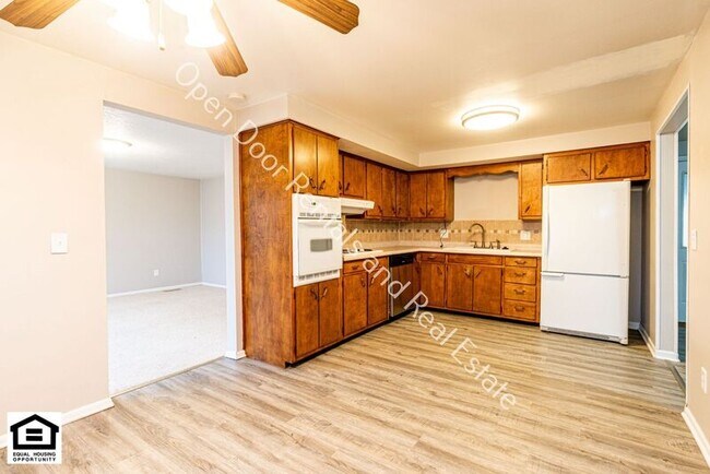 Building Photo - 6305 Salge Dr