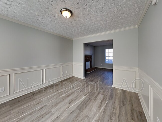 Building Photo - 421 Trinity Tr