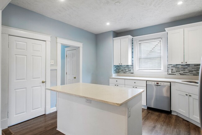 Building Photo - Stylish and Spacious: Renovated 5-Bedroom ...