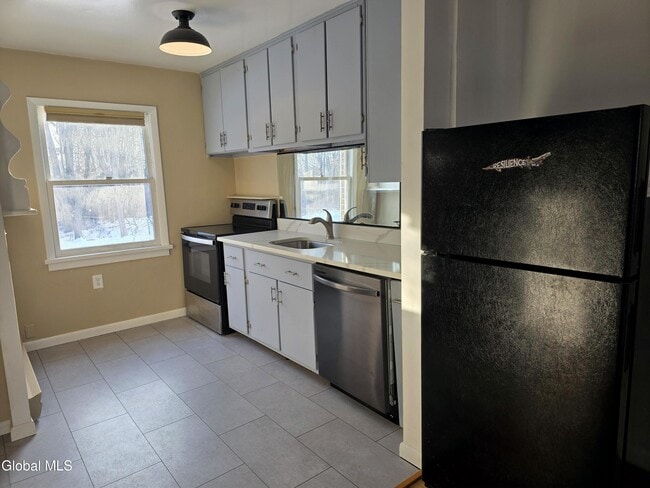 Building Photo - 38 Maxwell Dr