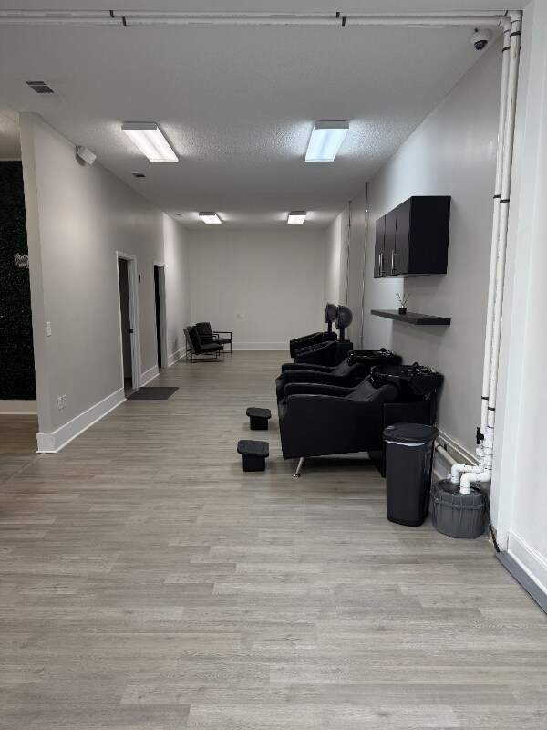 Building Photo - 2530 W Roosevelt Blvd