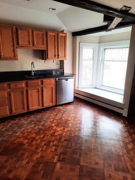 Building Photo - 58 Main St