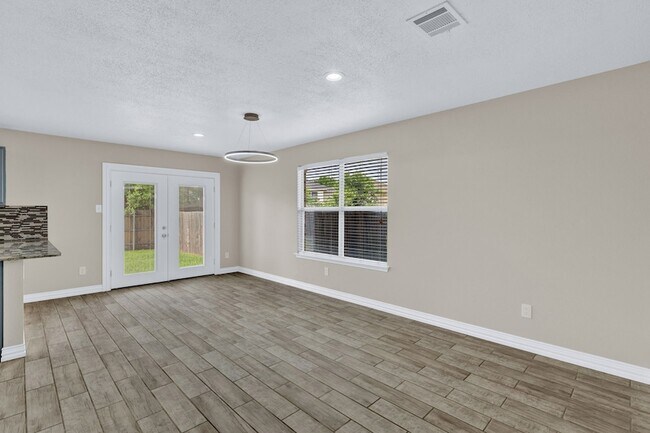 Building Photo - 6205 Winnebago Ct