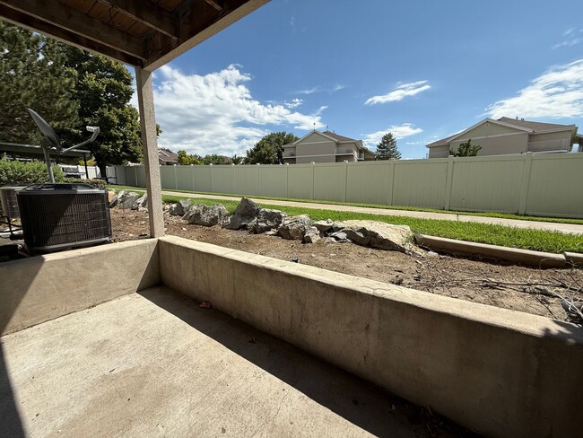 Building Photo - Spacious 3-Bedroom Condo in Orem!