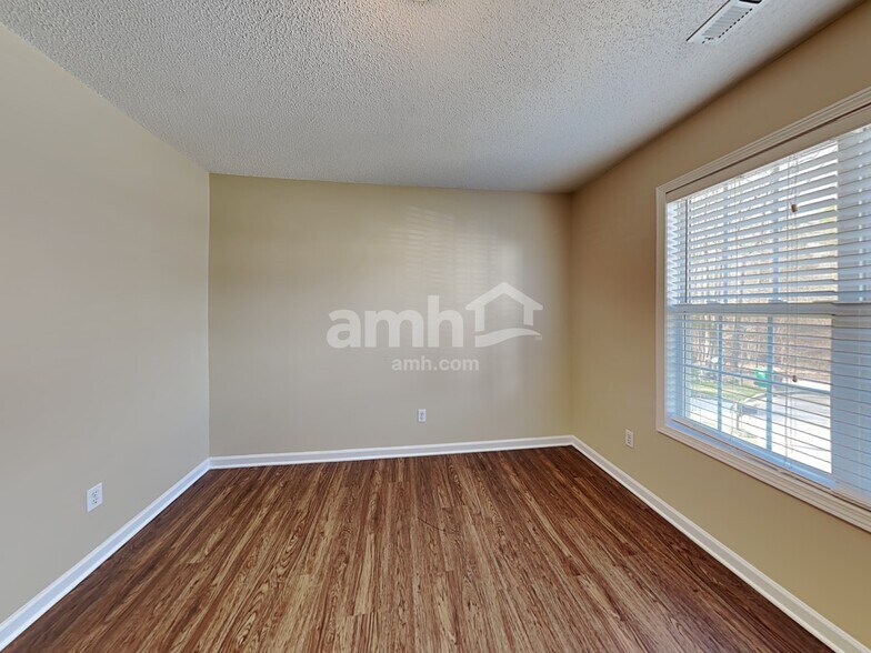 Building Photo - 8111 Kingston Dr