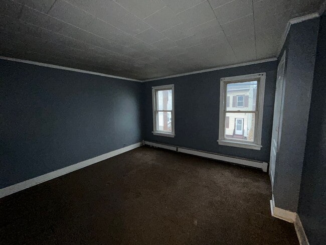 Building Photo - 2 bed freshly updated