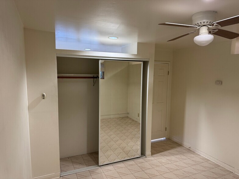 Building Photo - 10201 Oak Park Ave