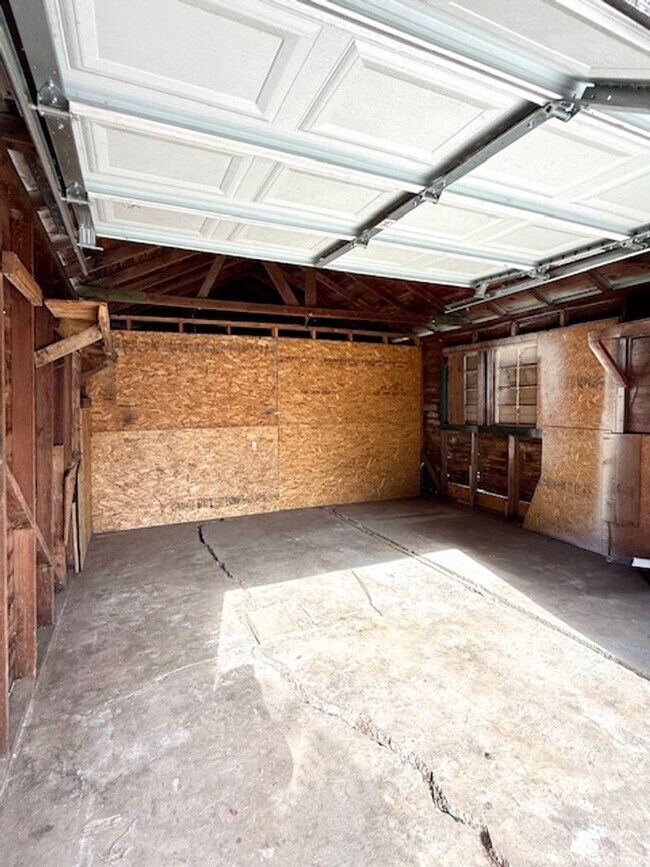 Building Photo - 329 N Sacramento St