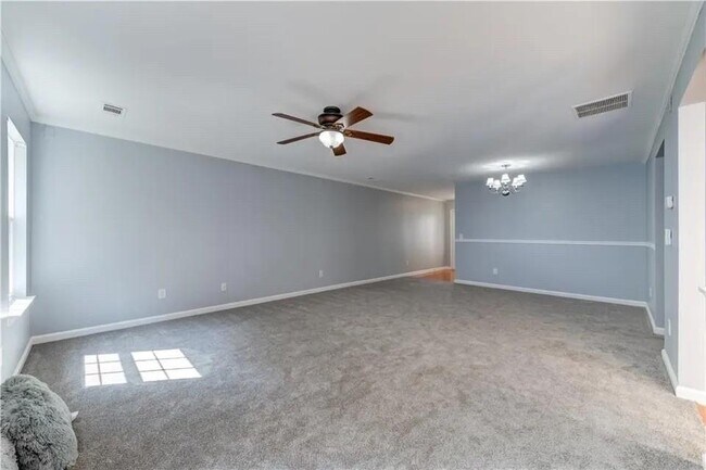 Building Photo - 2820 Mayfair Dr