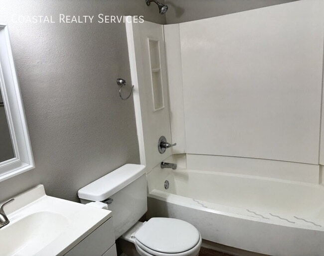 Building Photo - 316 Lewis St