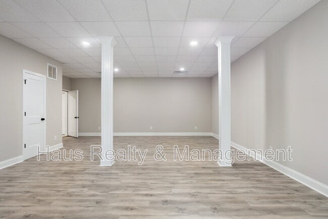 Building Photo - 105 Jay Cir