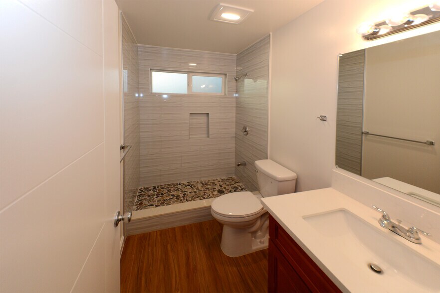 Building Photo - 1314 Hoohulu St