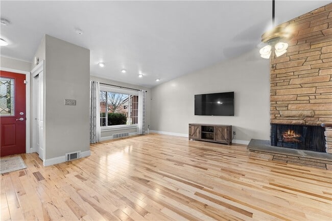 Building Photo - 1274 Folkstone Dr