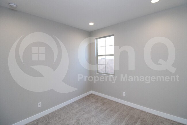 Building Photo - 5716 S Romano